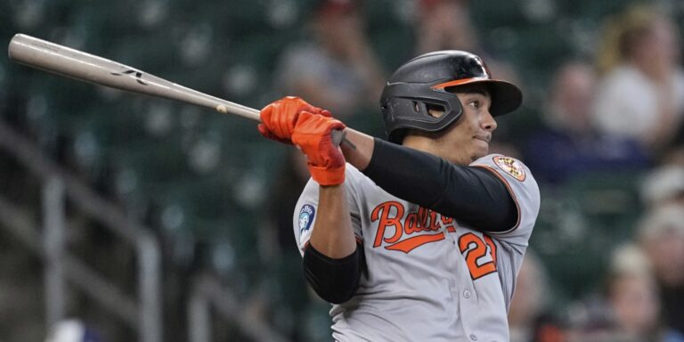 noticia-mlb-Basallo-debuta-con-hit-y-dos-empujadas-en-paliza-d-1