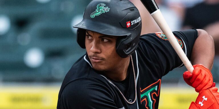 noticia-mlb-Basallo-recibe-el-llamado-de-su-padre-para-hacer-1