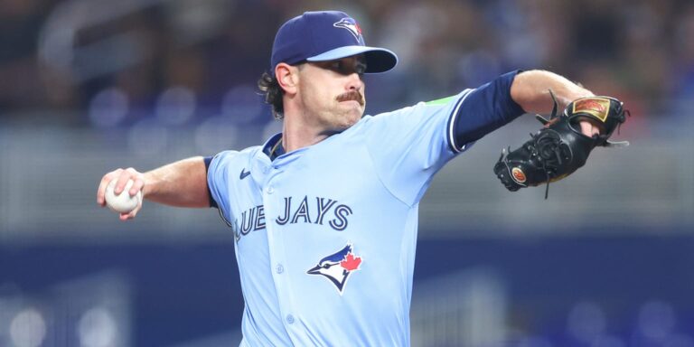 noticia-mlb-Bieber-esta-de-vuelta-Debuta-con-joya-de-9-K-en-su