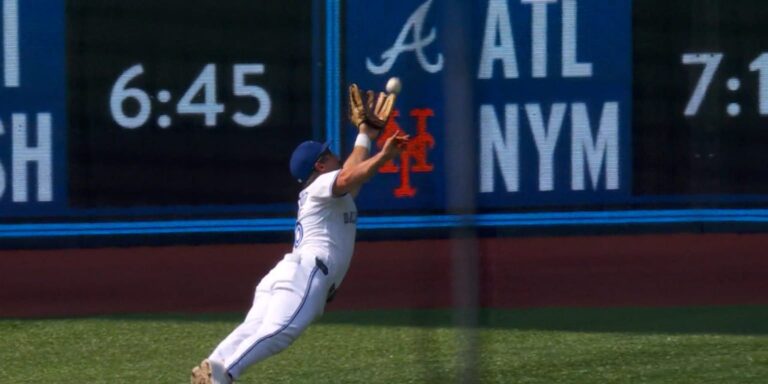 noticia-mlb-Bienvenido-a-MLB-Schneider-le-roba-a-Caissie-su-pr