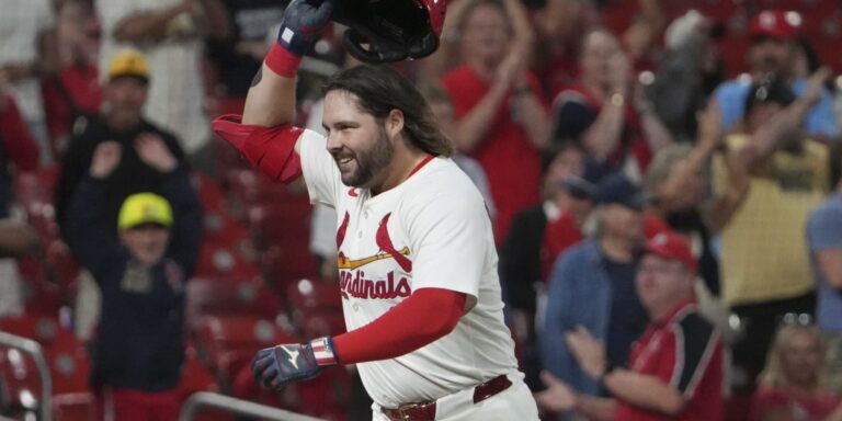 noticia-mlb-Burleson-corona-noche-de-4-hits-con-su-primer-jonr