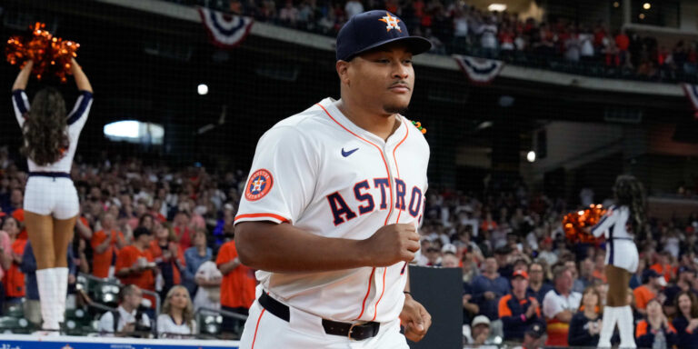 noticia-mlb-Garcia-poncha-a-seis-en-salida-de-rehabilitacion-y