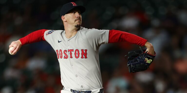 noticia-mlb-Medias-Rojas-dejan-libre-a-Walker-Buehler-como-par