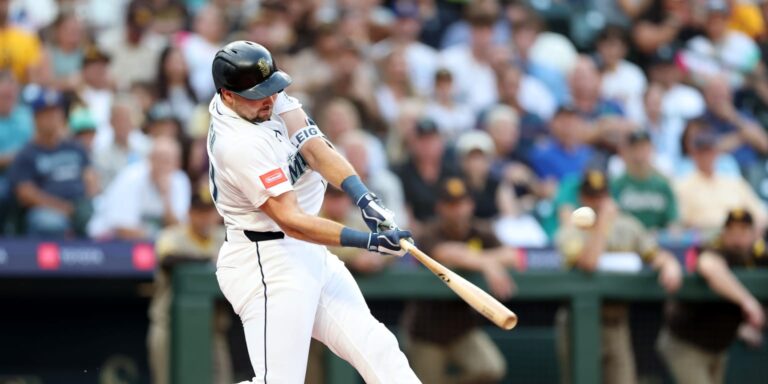 noticia-mlb-Raleigh-es-el-primer-Marinero-en-llegar-a-50-jonro