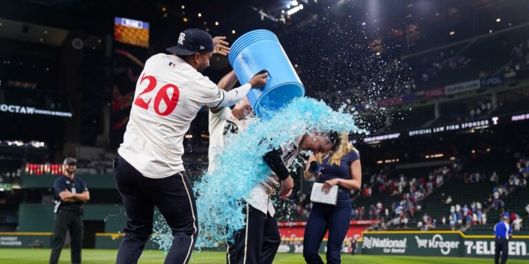 noticia-mlb-Rangers-aniquilan-a-Guardianes-con-hit-de-oro-de-P
