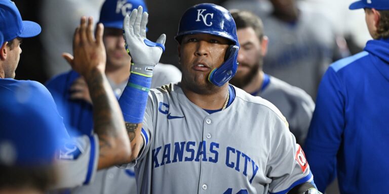 noticia-mlb-Reales-se-llevan-la-serie-en-Chicago-detras-de-gra