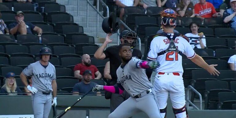 noticia-mlb-Robles-le-tiro-el-bate-al-pitcher-tras-casi-ser-go