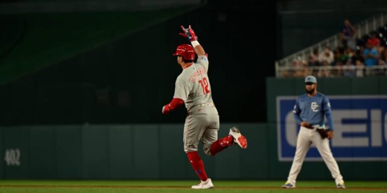 noticia-mlb-Schwarber-Harper-dan-HR-seguidos-y-Filis-igualan-