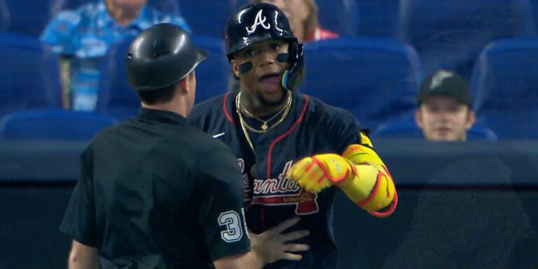 noticia-mlb-Se-vacian-las-bancas-en-Bravos-Marlins-tras-pelota