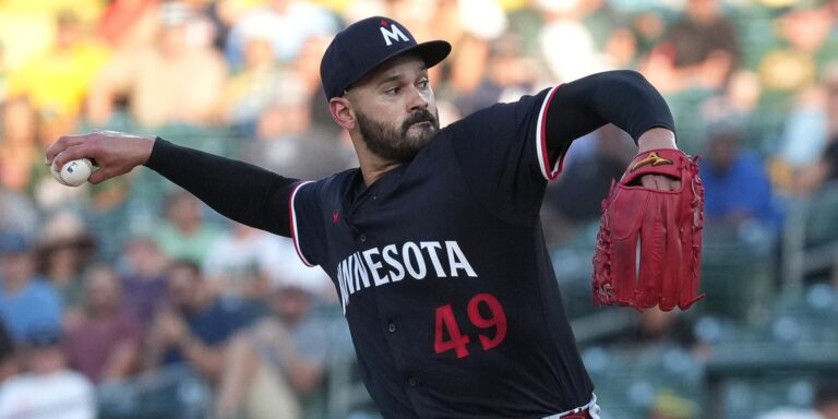 noticia-mlb-Tras-una-larga-espera-Lopez-supera-el-primer-obst