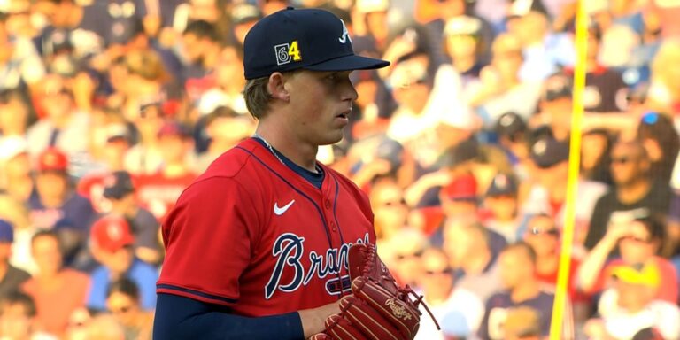 noticia-mlb-Waldrep-brilla-y-Bravos-pintan-de-blanco-a-Guardia