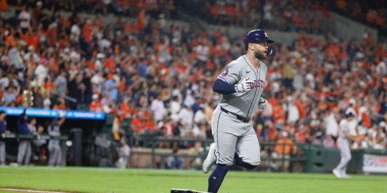 noticia-mlb-Walker-volvio-a-tronar-y-Astros-aseguran-la-serie-