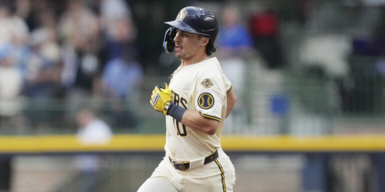 noticia-mlb-ni-skenes-los-para-cerveceros-logran-segunda-rac