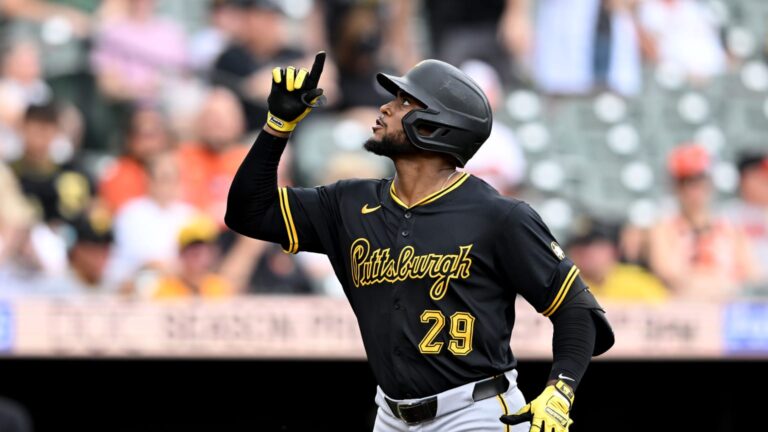 Alexander-Canario-empata-el-juego-con-un-bambinazo