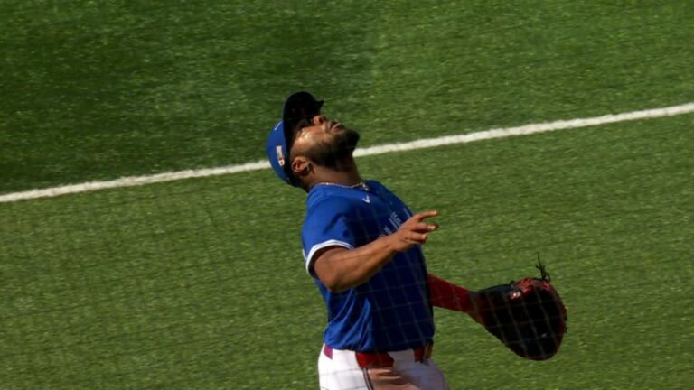 Atrapada-por-encima-del-hombro-de-Vlad-Jr