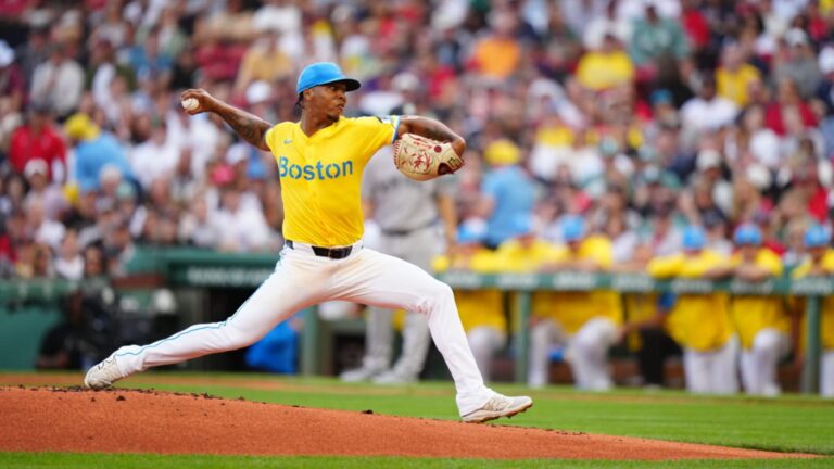 Brayan-Bello-poncha-a-Austin-Wells-con-bases-llena