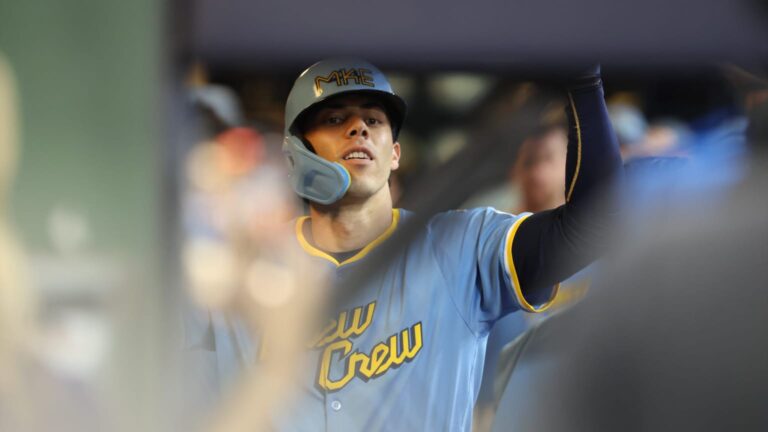 Christian-Yelich-conecta-un-jonron-de-2-carreras-