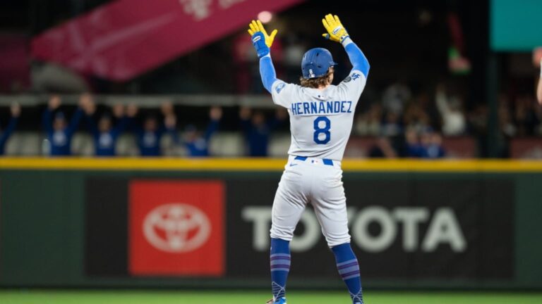 Doblete-productor-de-Hernandez-pone-arriba-a-Dodge