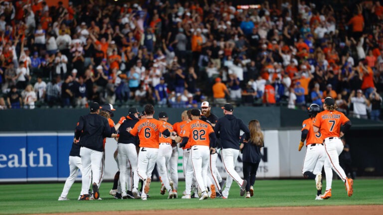 Emmanuel-Rivera-lo-gana-con-hit-de-oro-de-2-carrer