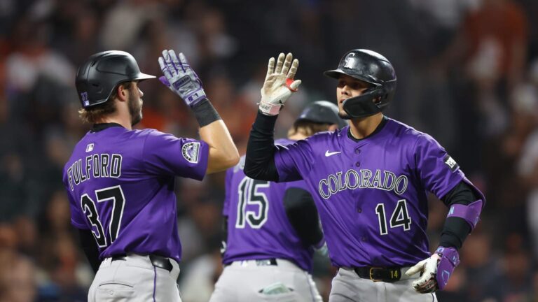 Ezequiel-Tovar-empalma-jonron-de-tres-carreras-26