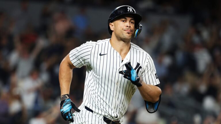 Giancarlo-Stanton-pega-dos-jonrones-e-impulsa-cinc