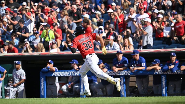 Johnathan-Rodriguez-impulsa-dos-con-sencillo-2809