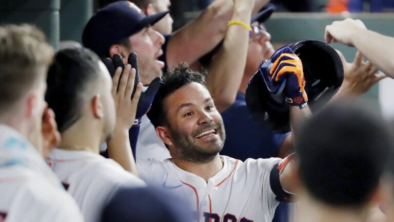 Jose-Altuve-suena-un-tablazo-de-dos-vueltas-17092