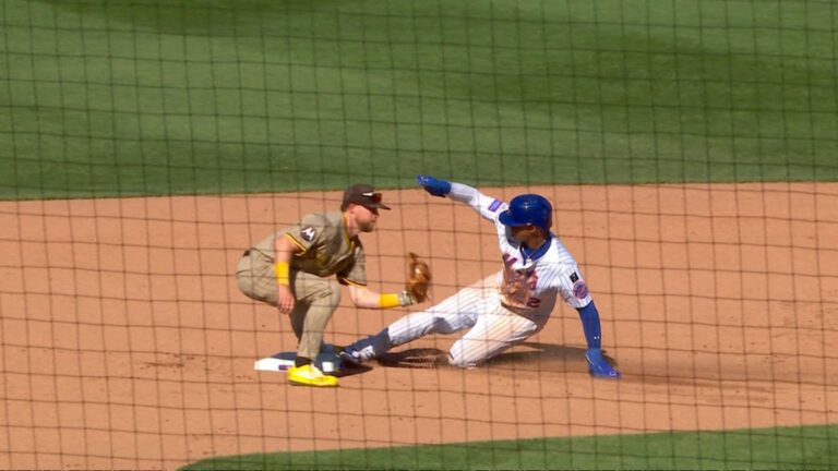Juan-Soto-se-roba-la-2da-base-en-la-7ma-entrada-1