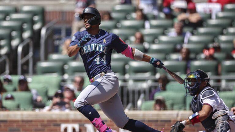 Julio-Rodriguez-produce-dos-con-doble-en-el-3ro-0