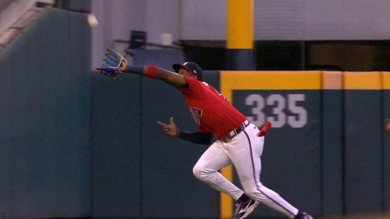 Jurickson-Profar-hace-una-buena-atrapada-05092025