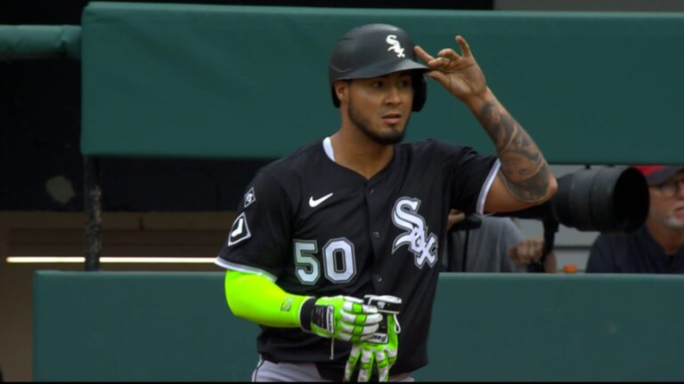 Lenyn-Sosa-empuja-con-hit-en-el-1er-inning-130920