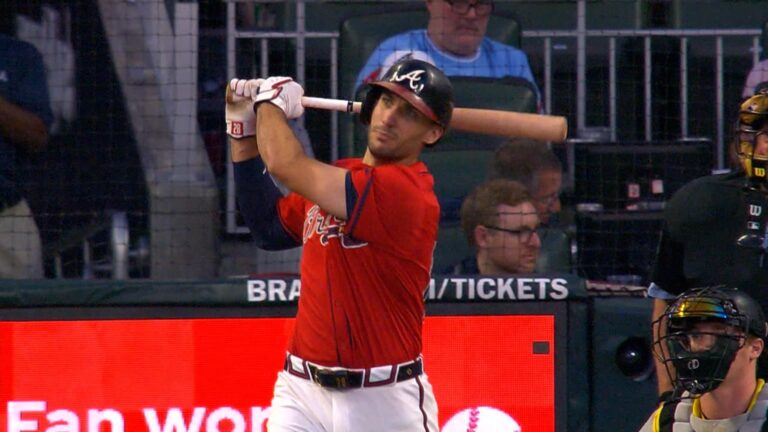 Matt-Olson-conecta-un-jonron-en-solitario-2609202