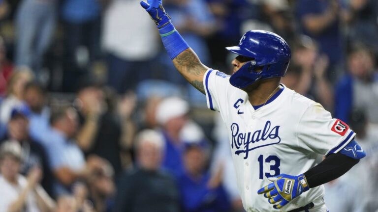 Salvador-Perez-empata-el-juego-con-jonron-en-el-7m-1