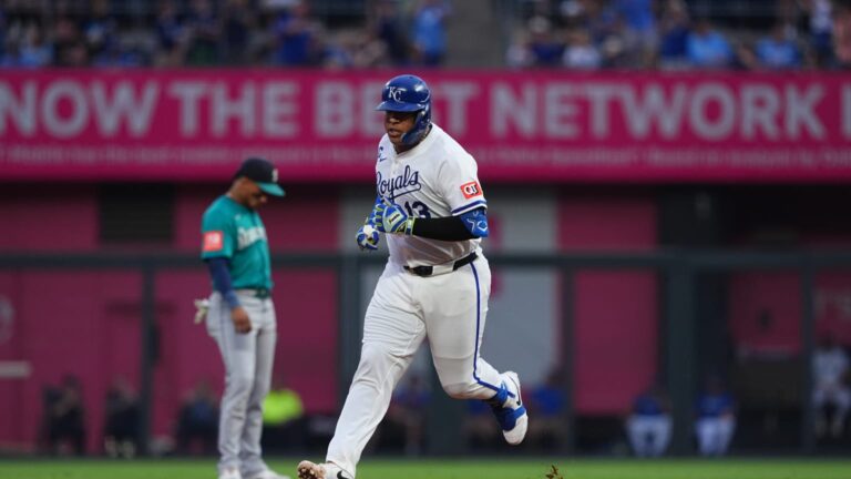 Salvador-Perez-pega-bambinazo-de-tres-carreras-17