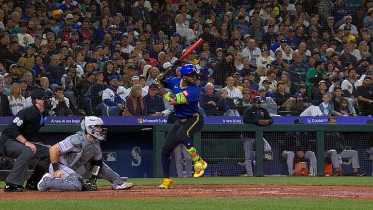 Sencillo-de-dos-carreras-de-Arozarena-en-la-4ta-2