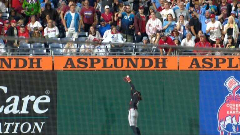 Sensacional-atrapada-en-salto-de-Austin-Martin-27