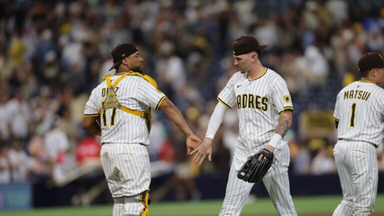 Yuki-Matsui-sella-la-victoria-de-los-Padres-13092