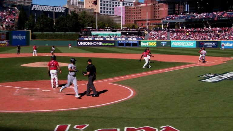 Zach-McKinstry-da-la-ventaja-con-toque-en-la-7ma-