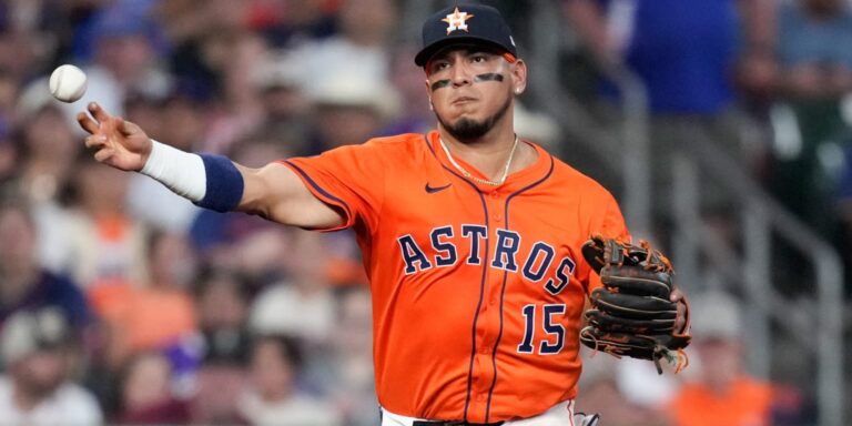 noticia-mlb-Astros-activan-a-Paredes-y-colocan-a-Yordan-tobil