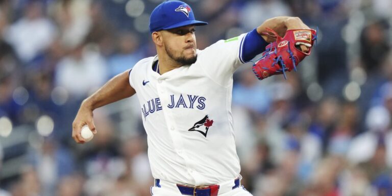 noticia-mlb-Berrios-luce-solido
