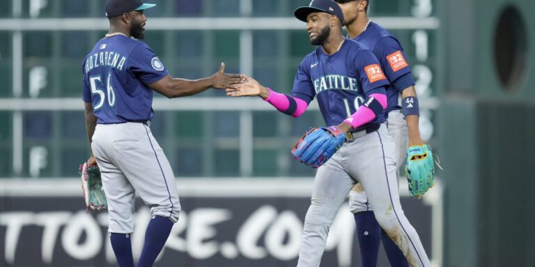 noticia-mlb-ESPECTACULAR-Robles-se-vistio-de-heroe-a-la-hora-c