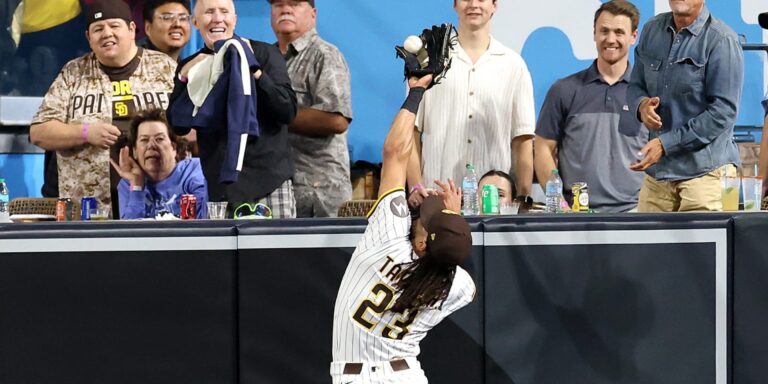 noticia-mlb-El-show-aereo-de-Tatis-presenta-un-nuevo-acto-rob
