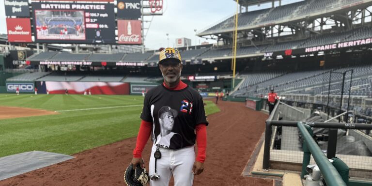 noticia-mlb-Era-un-heroe-Ricky-Bones-rinde-un-emotivo-homen