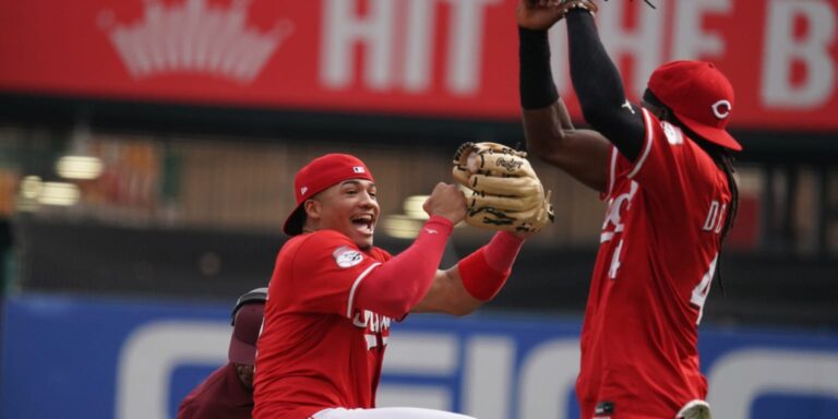 noticia-mlb-Espectacular-robo-de-HR-de-Marte-mantiene-a-Rojos-1-1