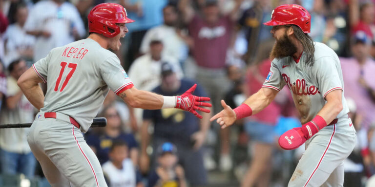 noticia-mlb-Filis-reaccionan-a-tiempo-e-inician-serie-clave-po