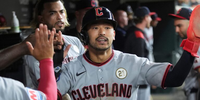 noticia-mlb-Guardianes-estallan-en-extras-contra-Tigres-y-mant