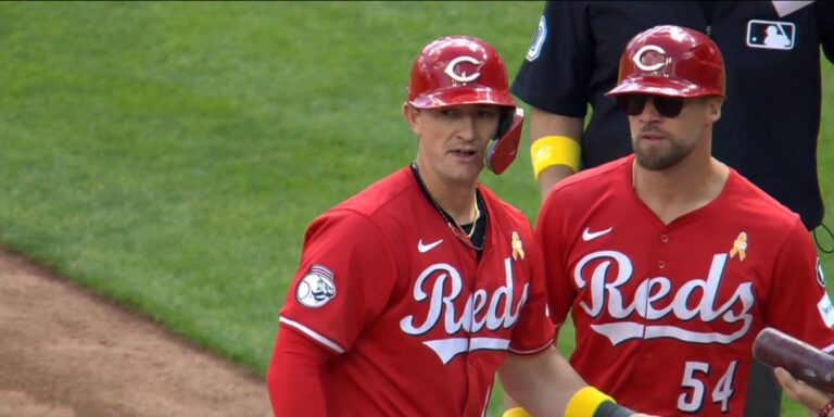 noticia-mlb-Hays-impulsa-la-decisiva-y-Rojos-ganan-por-la-mini