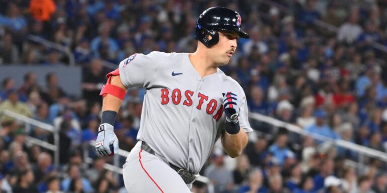 noticia-mlb-Lowe-responde-a-la-hora-cero-y-guia-a-Medias-Rojas