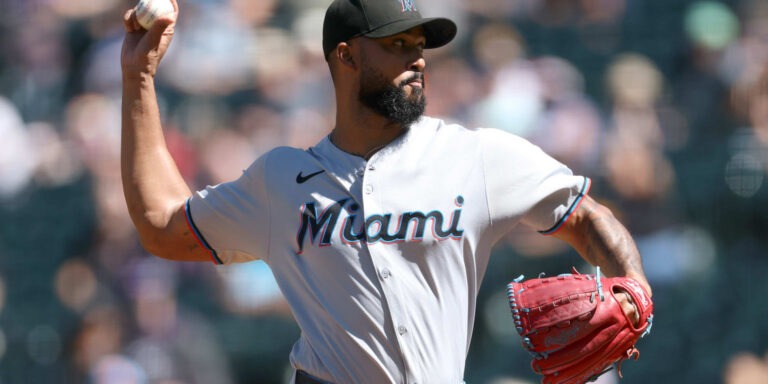 noticia-mlb-Marlins-siguen-escalando-apoyados-en-bates-y-un-es