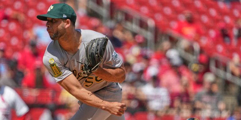 noticia-mlb-Morales-8-K-saco-del-bache-a-los-Atleticos-con-o